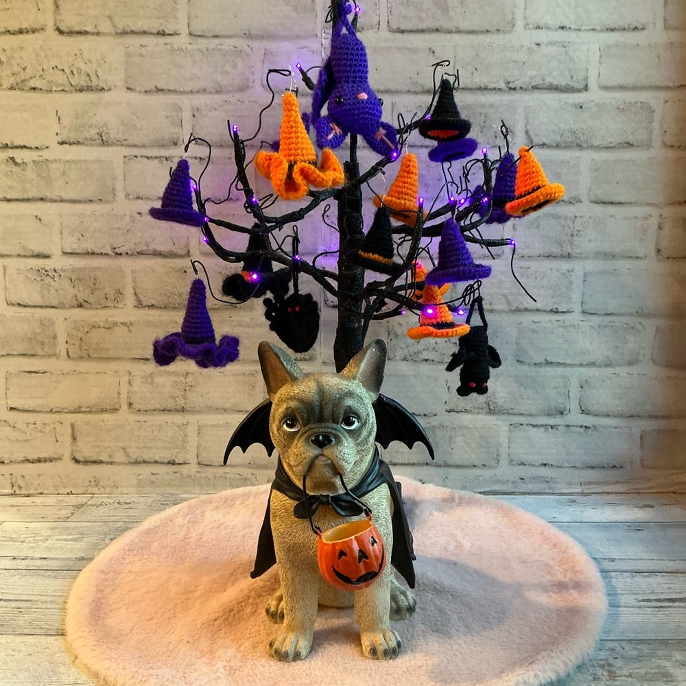 HUMANE SOCIETY Bulldog In Vampire Costume Decor